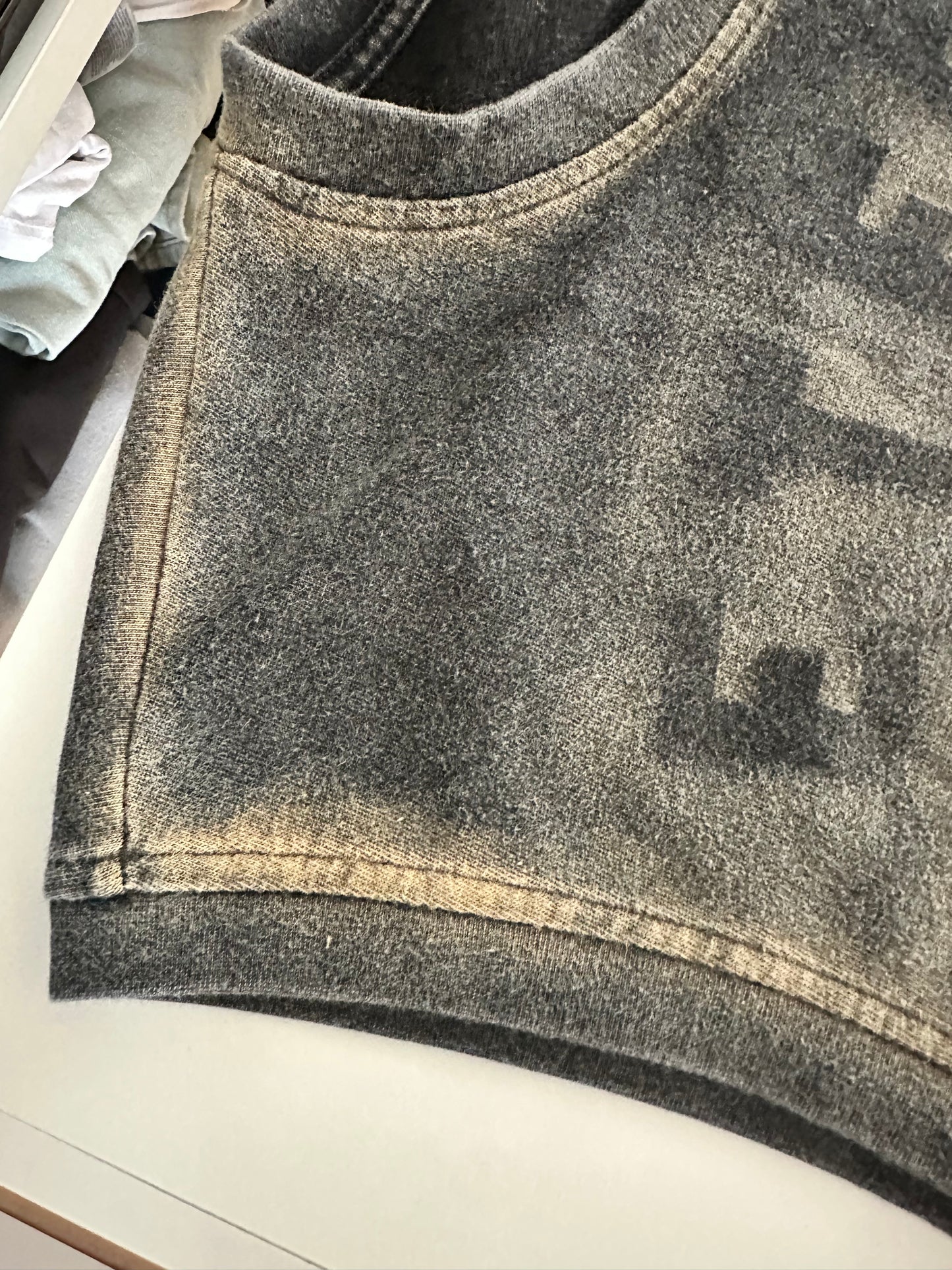 Men’s sleeveless tank tops