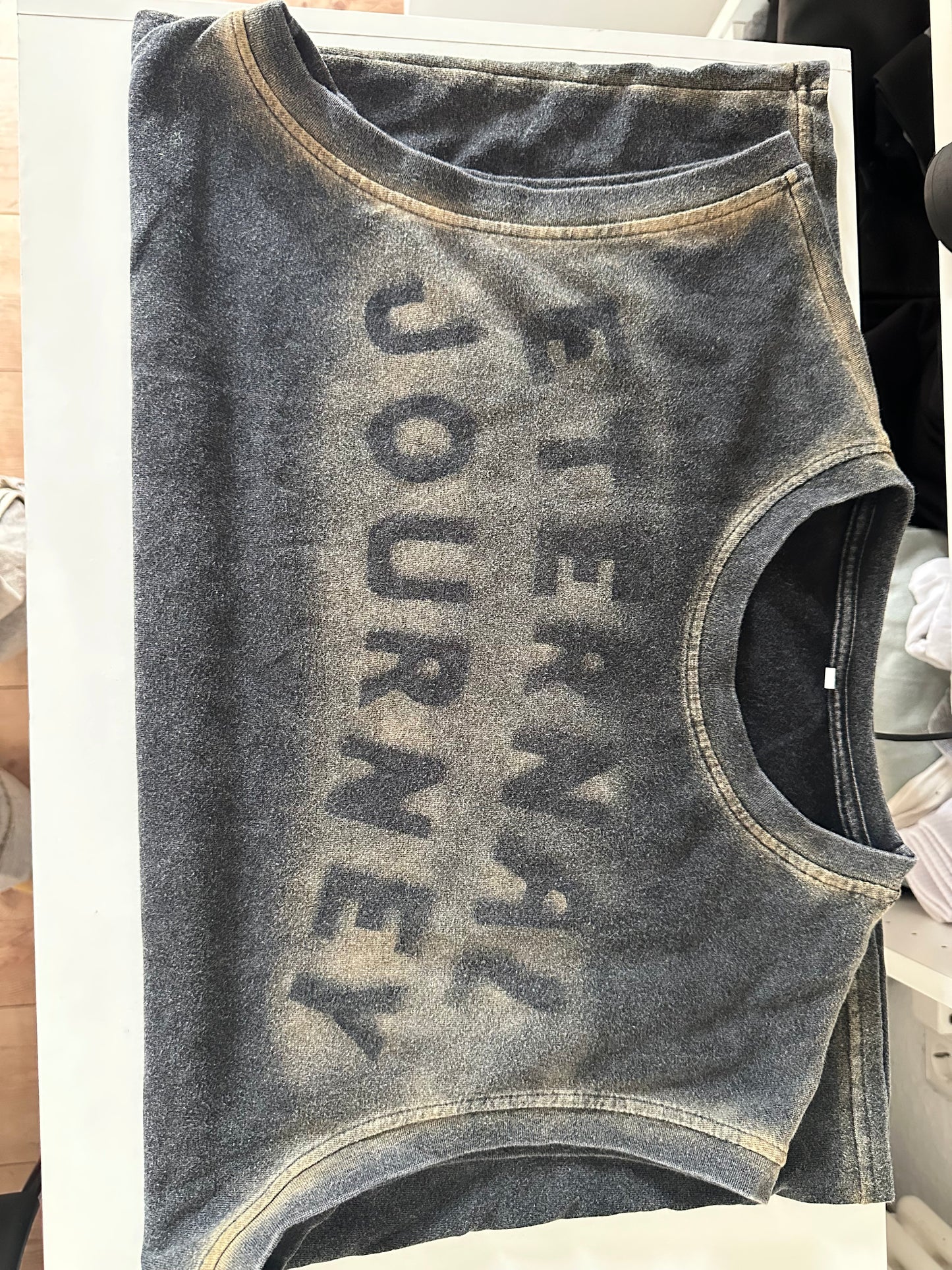 Men’s sleeveless tank tops
