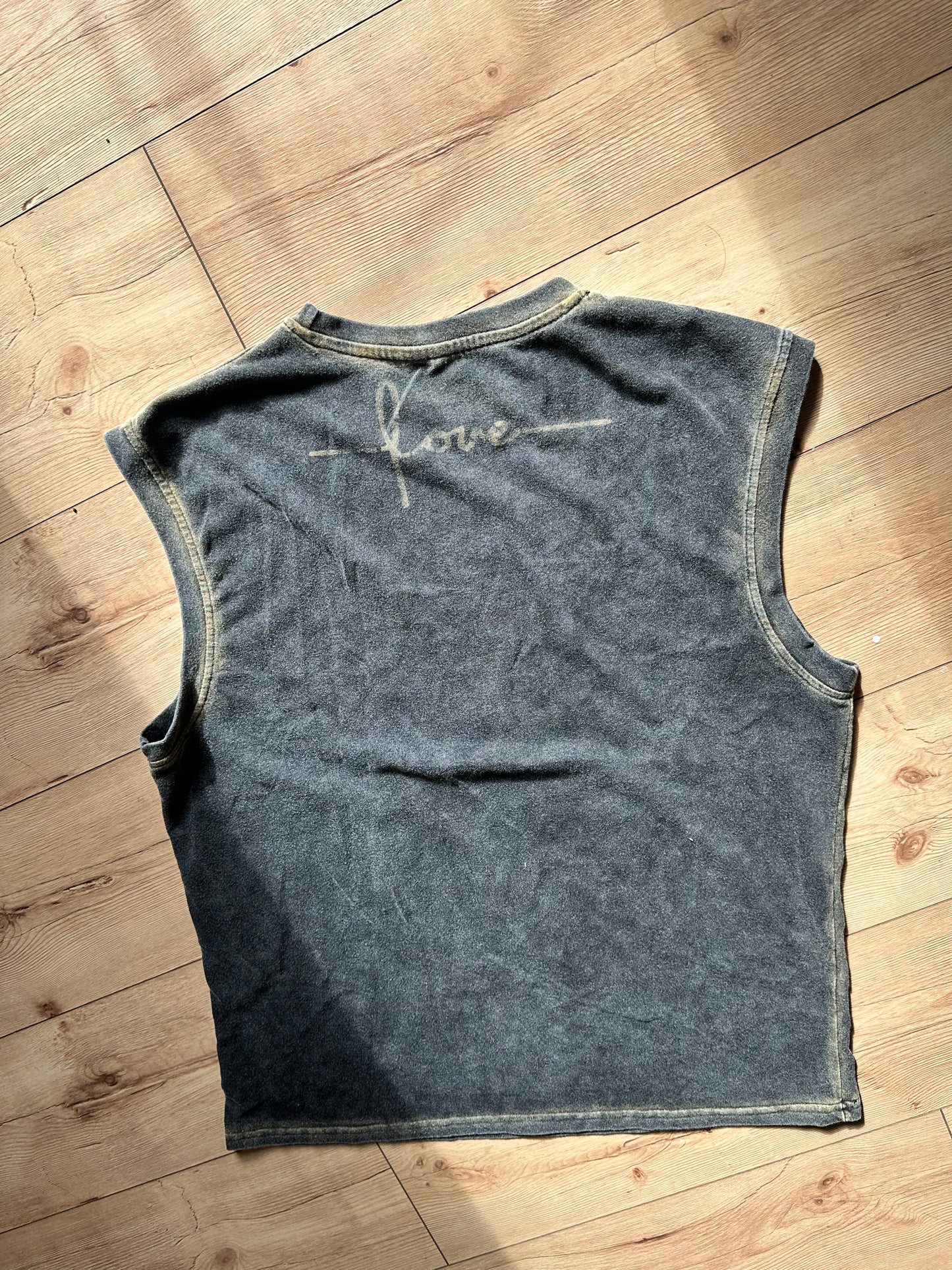 Men’s sleeveless tank tops