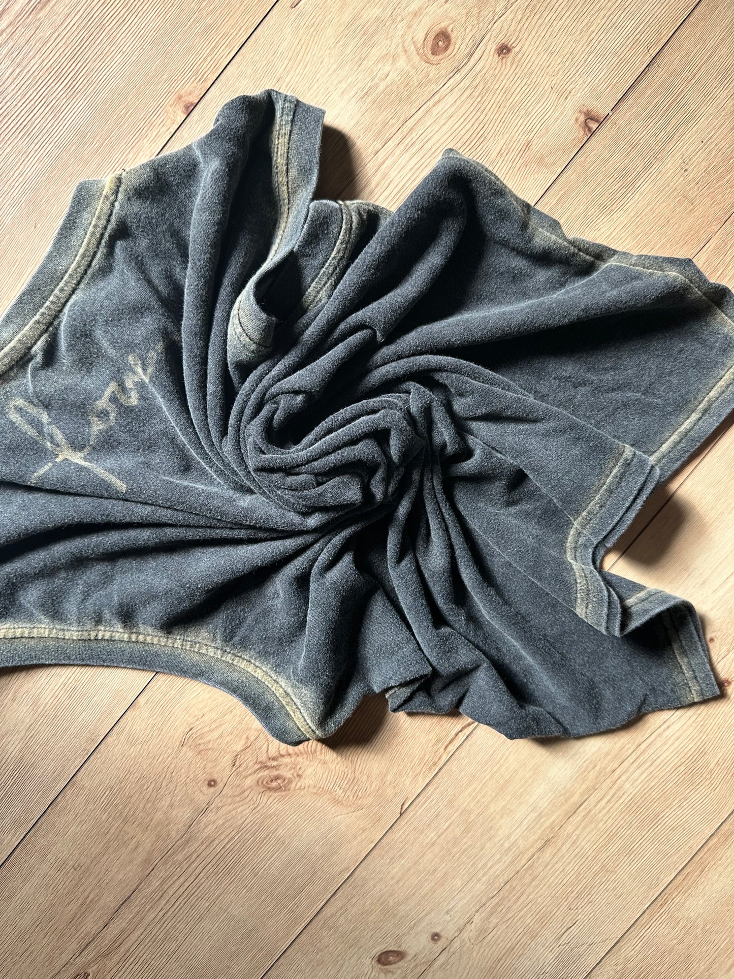 Men’s sleeveless tank tops
